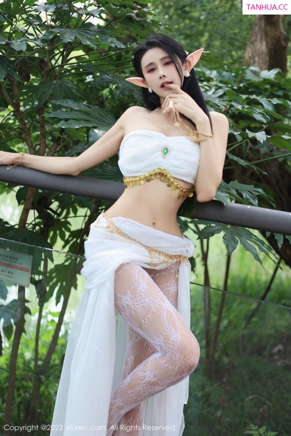 草莓  [XiuRen]高清写真图 2023.11.02 No.7598 草莓mm 美腿户外第8张图片